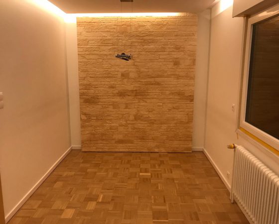 Innenraumgestaltung: Showwand mit LED Decken-Beleuchtung