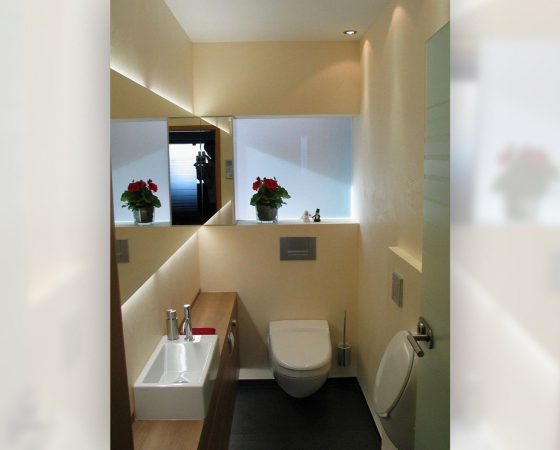 Innenraumgestaltung: Gäste WC mit Spachteltechnik, Nischenausbau und LED Beleuchtung