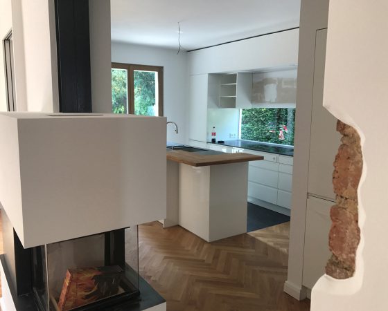 Innenraumgestaltung: Küche mit extravaganter Wandgestaltung